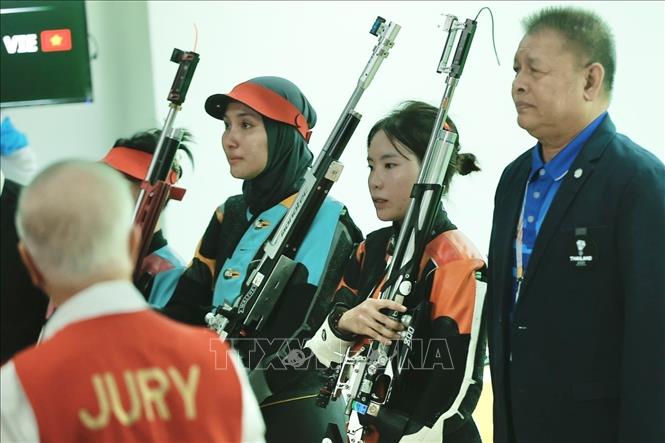 Xạ thủ Lê Thị Mộng Tuyền thi đấu thi đấu xuất sắc và giành HCĐ ở nội dung súng trường hơi 10m cá nhân. Ảnh: Minh Quyết - PV TTXVN tại Thái Lan