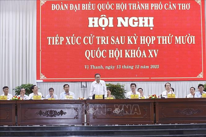 Chủ tịch Quốc hội Trần Thanh Mẫn tiếp xúc cử tri sau Kỳ họp thứ 10 tại thành phố Cần Thơ. Ảnh: Doãn Tấn – TTXVN