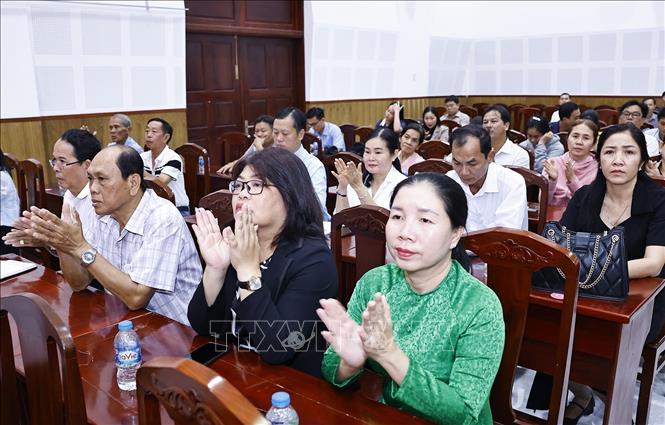 Cư tri dự Hội nghị tiếp xúc cử tri. Ảnh: Doãn Tấn – TTXVN