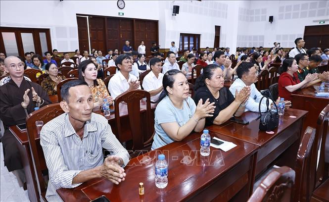 Cư tri dự Hội nghị tiếp xúc cử tri. Ảnh: Doãn Tấn – TTXVN