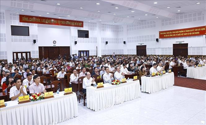 Cư tri dự Hội nghị tiếp xúc cử tri. Ảnh: Doãn Tấn – TTXVN