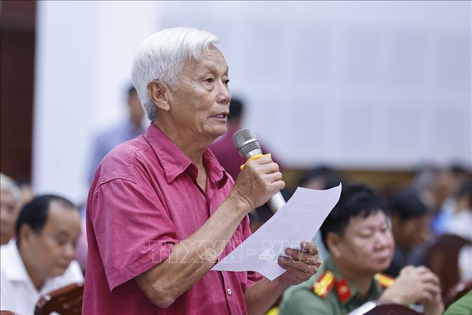 Cử tri Trương Hữu Lê phát biểu. Ảnh: Doãn Tấn - TTXVN