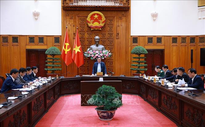 Thủ tướng Phạm Minh Chính chủ trì cuộc họp với lãnh đạo tỉnh Quảng Trị về xây dựng nhà ở cho các gia đình bị thiệt hại do thiên tai tại Quảng Trị. Ảnh: Dương Giang-TTXVN
