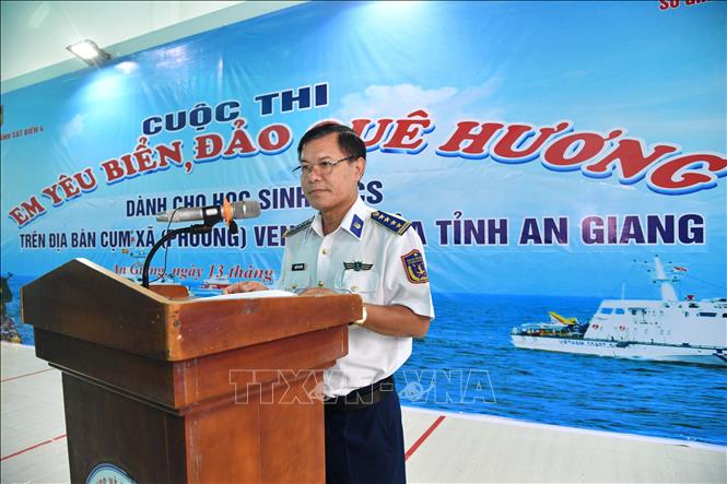 Đại tá Nguyễn Thái Dương, Uỷ viên Ban Thường vụ Đảng uỷ, Phó Chính uỷ Bộ Tư lệnh Vùng Cảnh sát biển 4 phát biểu tại cuộc thi.
Ảnh: TTXVN phát