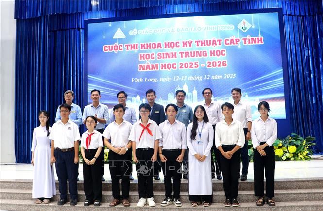 Vinh danh 9 dự án xuất sắc được lựa chọn tham dự Cuộc thi Khoa học, Kỹ thuật cấp quốc gia dự kiến tổ chức vào tháng 3/2026. Ảnh: Lê Thúy Hằng – TTXVN.