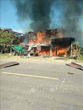 Một ngôi nhà ở tỉnh Sisaket, Thái Lan bị phá huỷ do trúng đạn pháo trong xung đột biên giới với Campuchia, ngày 13/12/2025. Ảnh: THX/TTXVN