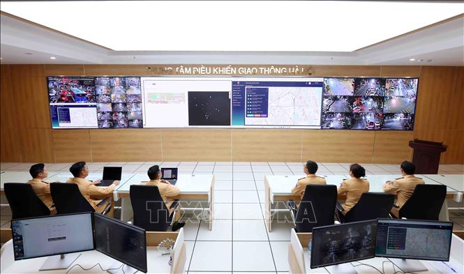 The centre serves as the “brain” for real-time monitoring of traffic conditions and urban order. VNA Photo: Phạm Kiên 