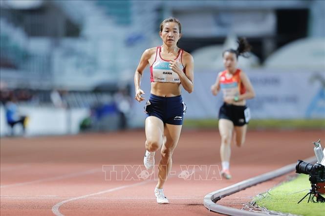 Nguyễn Thị Oanh thi đấu xuất sắc, giành HCV nội dung 5000m nữ. Ảnh: Minh Quyết - PV TTXVN tại Thái Lan