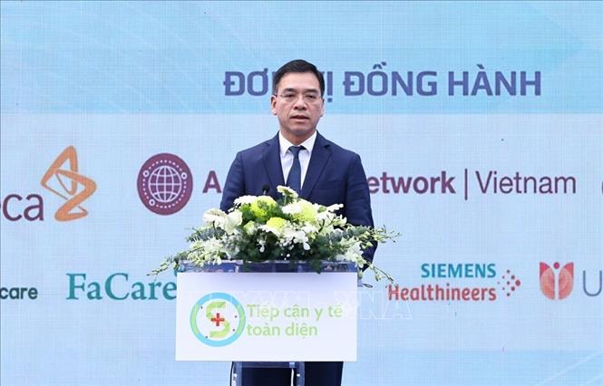 TS.BS. Hà Anh Đức  - Chủ tịch Hội Thầy thuốc trẻ Việt Nam, Cục trưởng Cục khám chữa bệnh Bộ Y tế, Phó chủ tịch Hội đồng y khoa quốc gia phát biểu khai mạc chương trình. Ảnh: Minh Đức – TTXVN