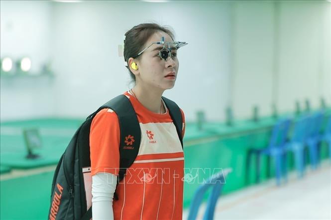 Xạ thủ Trịnh Thu Vinh hoàn thành phần thi nội dung đồng đội 10 m súng ngắn hơi nữ. Ảnh: Minh Quyết - PV TTXVN tại Thái Lan