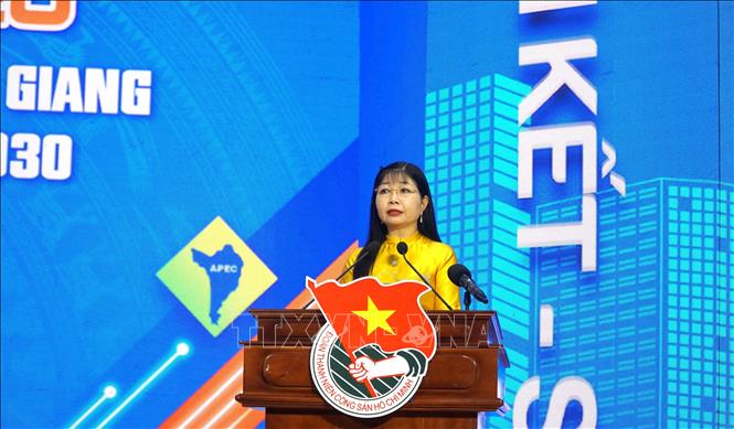 Phó Bí thư Tỉnh ủy, Trưởng Đoàn ĐBQH, Chủ tịch UBMTTQ VN tỉnh An Giang Trần Thị Thanh Hương phát biểu. Ảnh: Văn Sĩ - TTXVN