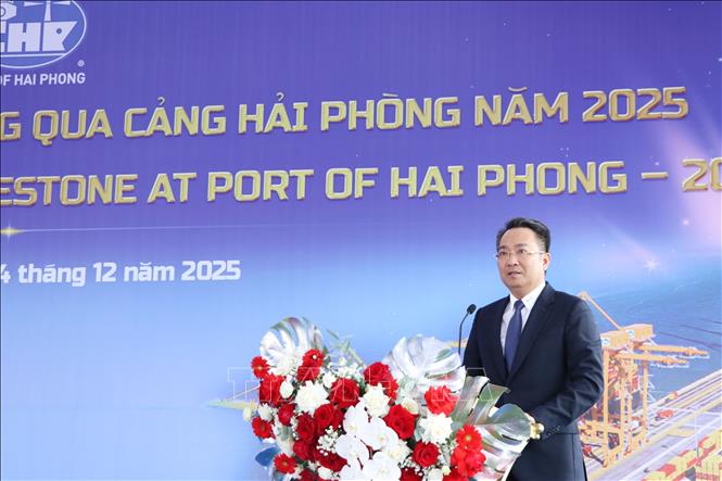 Ông Nguyễn Tường Anh, Tổng Giám đốc Công ty Cổ phần Cảng Hải Phòng phát biểu tại buổi lễ. Ảnh: Mạnh Tú – TTXVN
