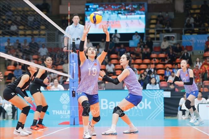 Thắng Philippines 3-0, đội tuyển bóng chuyền nữ Việt Nam giành quyền vào chung kết tại SEA Games 33. Ảnh: Minh Quyết - PV TTXVN tại Thái Lan