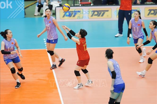 Thắng Philippines 3-0, đội tuyển bóng chuyền nữ Việt Nam giành quyền vào chung kết tại SEA Games 33. Ảnh: Minh Quyết - PV TTXVN tại Thái Lan