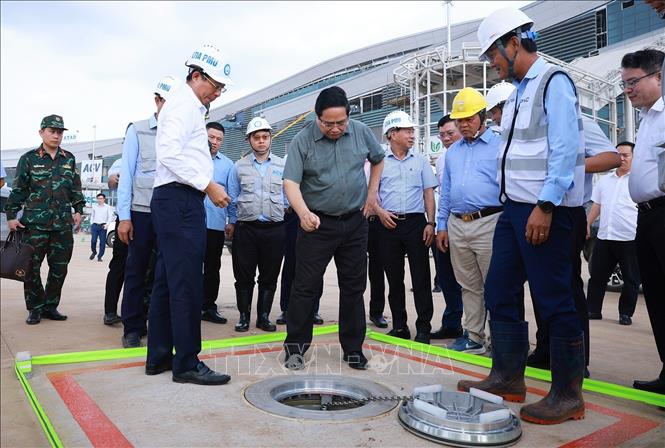Thủ tướng Phạm Minh Chính kiểm tra thi công các hạng mục Dự án cảng hàng không quốc tế Long Thành. Ảnh: Dương Giang-TTXVN