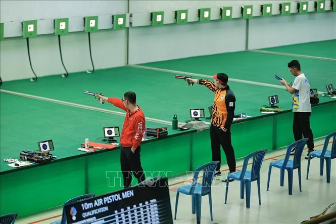 Phần thi nội dung 10m súng ngắn hơi đồng đội nam. Ảnh: Minh Quyết - PV TTXVN tại Thái Lan