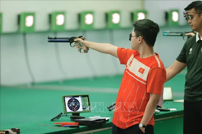 Phần thi nội dung 10m súng ngắn hơi đồng đội nam. Ảnh: Minh Quyết - PV TTXVN tại Thái Lan