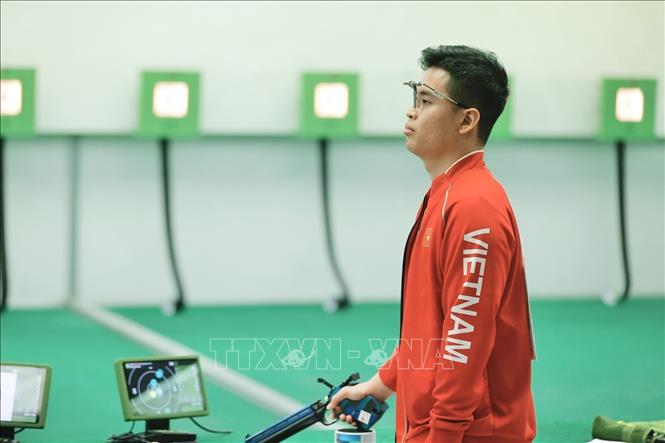 Phần thi nội dung 10m súng ngắn hơi đồng đội nam. Ảnh: Minh Quyết - PV TTXVN tại Thái Lan