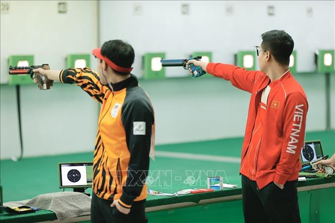 Phần thi nội dung 10m súng ngắn hơi đồng đội nam. Ảnh: Minh Quyết - PV TTXVN tại Thái Lan