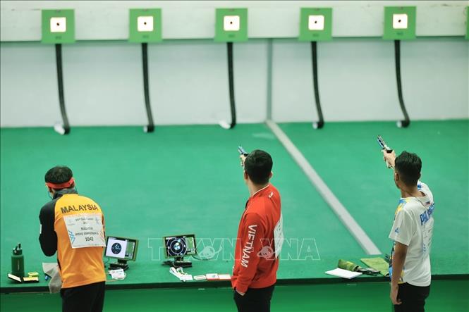 Phần thi nội dung 10m súng ngắn hơi đồng đội nam. Ảnh: Minh Quyết - PV TTXVN tại Thái Lan