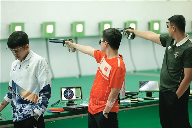 Phần thi nội dung 10m súng ngắn hơi đồng đội nam. Ảnh: Minh Quyết - PV TTXVN tại Thái Lan