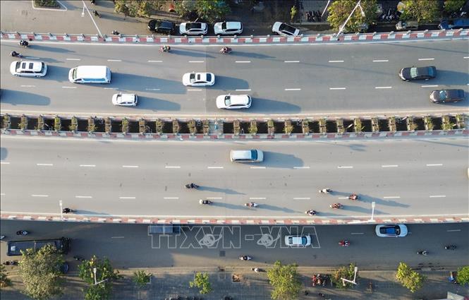 Không khí Hà Nội cải thiện rõ rệt, trời trong xanh, tầm nhìn quang đãng. Ảnh: Phan Phương - TTXVN