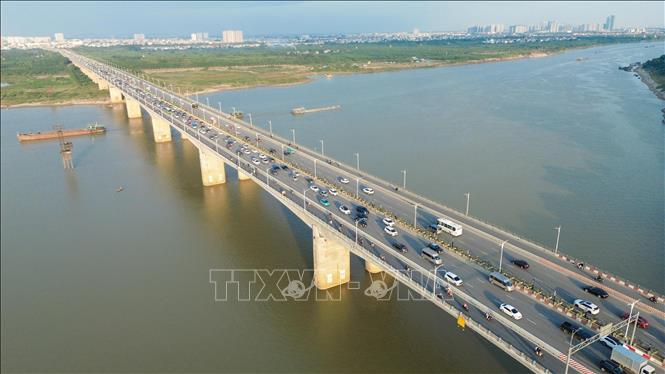 Không khí Hà Nội cải thiện rõ rệt, trời trong xanh, tầm nhìn quang đãng. Ảnh: Phan Phương - TTXVN