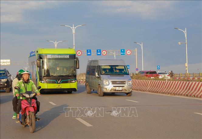 Không khí Hà Nội cải thiện rõ rệt, trời trong xanh, tầm nhìn quang đãng. Ảnh: Phan Phương - TTXVN