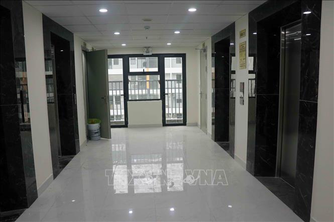 Nhà thầu thi công đang gấp rút hoàn thiện Dự án Evergreen Tràng Duệ Hải Phòng, một trong hai điểm cầu chính của Hải Phòng kết nối trong ngày 19/12. Ảnh: Hoàng Ngọc – TTXVN 