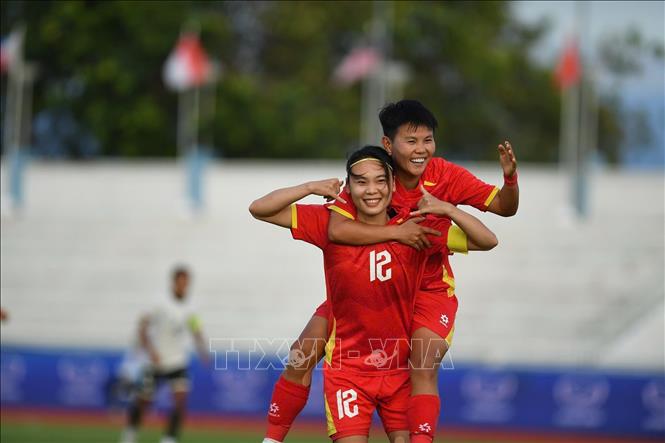 Đội tuyển bóng đá nữ Việt Nam thắng Indonesia 5-0 tại trận bán kết trong khuôn khổ SEA Games 33. Ảnh: TTXVN phát 