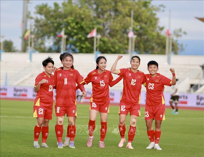 Đội tuyển bóng đá nữ Việt Nam thắng Indonesia 5-0 tại trận bán kết trong khuôn khổ SEA Games 33. Ảnh: TTXVN phát 