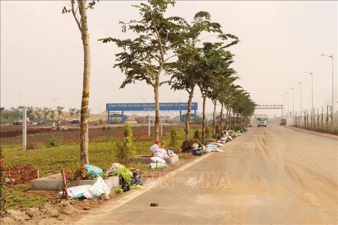 Đoạn cuối của tuyến T1 dẫn vào sân bay Long Thành. Ảnh: Công Phong - TTXVN