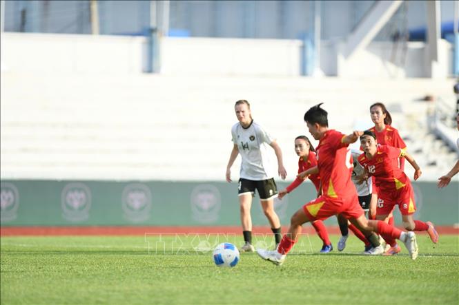 Đội tuyển bóng đá nữ Việt Nam thắng Indonesia 5-0 tại trận bán kết trong khuôn khổ SEA Games 33. Ảnh: TTXVN phát 