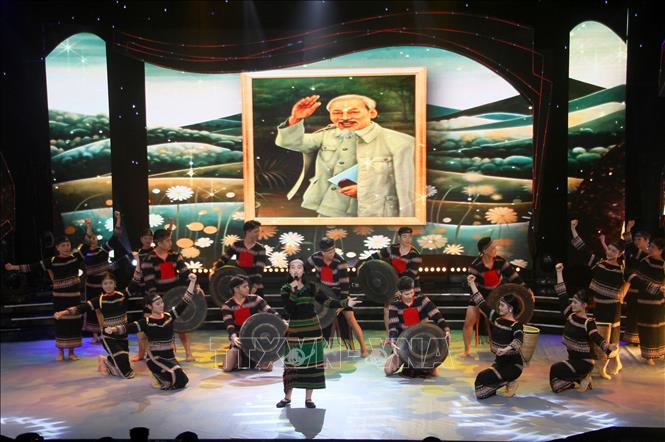 Một số tiết mục văn nghệ được biểu diễn tại chương trình. Ảnh: Văn Tý-TTXVN