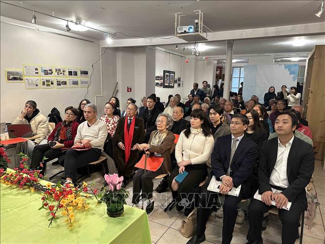 Đại hội có sự tham dự của đại diện Đại sứ quán Việt Nam tại Pháp, Lãnh đạo Trung tâm VHVN tại Pháp, cùng đại diện các hội đoàn người Việt tại Pháp. Ảnh: Ngọc Hiệp-PV TTXVN tại Pháp