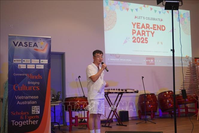 Giáo sư Nghiêm Đức Long, Chủ tịch VASEA, nhận định năm 2025 là một năm ghi nhận nhiều kết quả tích cực trong hoạt động của cộng đồng người Việt tại Australia. Ảnh: Thanh Tú - PV TTXVN tại Australia