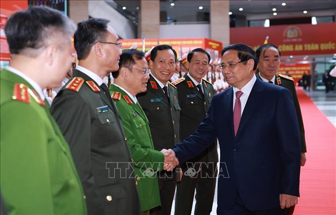 Thủ tướng Phạm Minh Chính với lãnh đạo Bộ Công an tham dự Hội nghị Công an toàn quốc lần thứ 81. Ảnh: Dương Giang-TTXVN
