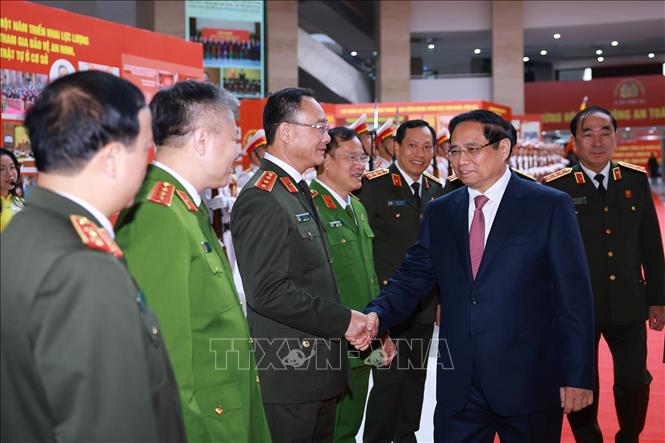 Thủ tướng Phạm Minh Chính với lãnh đạo Bộ Công an tham dự Hội nghị Công an toàn quốc lần thứ 81. Ảnh: Dương Giang-TTXVN
