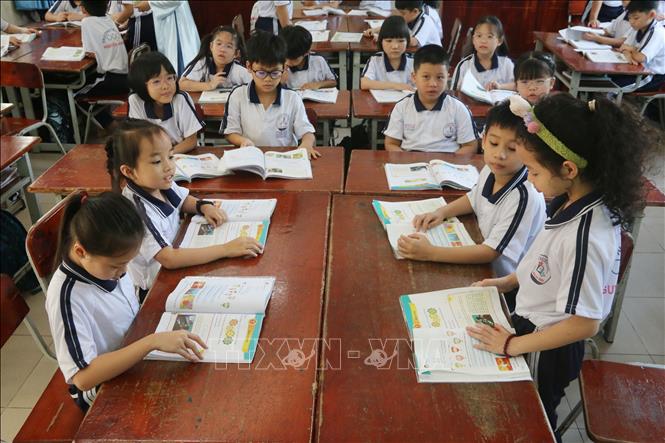 Học sinh ở Đồng Nai thực hiện bài tập nhóm với nhiều cách làm đổi mới, sáng tạo. Ảnh: Lê Xuân-TTXVN