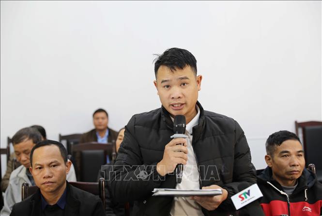 Cử tri phường Chiềng An, tỉnh Sơn La, trình bày ý kiến tại Hội nghị. Ảnh: Nguyễn Cường - TTXVN