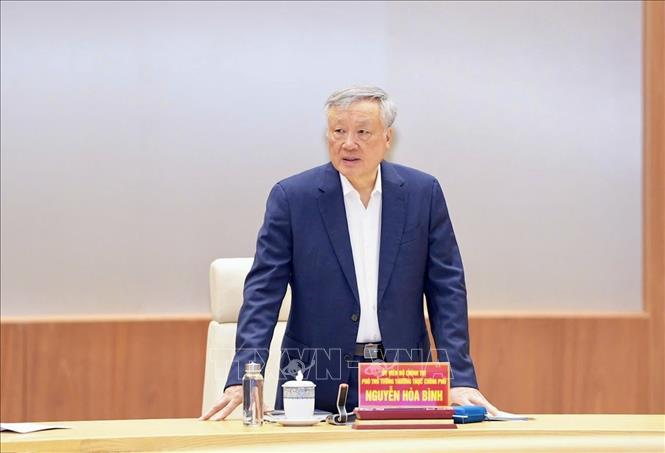 Phó Thủ tướng Thường trực Chính phủ Nguyễn Hòa Bình đánh giá cao sự nỗ lực của thành phố Hải Phòng trong thực hiện mục tiêu phát triển kinh tế - xã hội. Ảnh: Minh Huệ-TTXVN