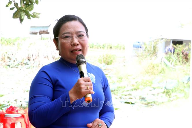 Chủ tịch Ủy ban Mặt trận Tổ quốc Việt Nam thành phố Cần Thơ Hồ Thị Cẩm Đào phát biểu tại lễ khánh thành. Ảnh: Trung Kiên - TTXVN