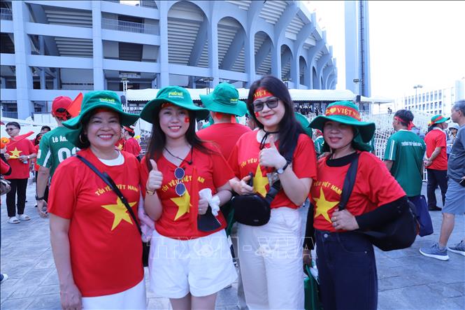 Nhiều nhóm cổ động từ Việt Nam sang 