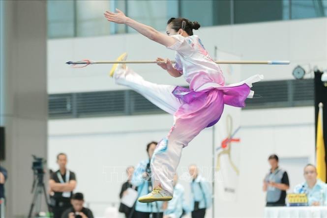 Athlete Duong Thuy Vi's performance in the women's spear fighting event. VNA Photo: Minh Quyết