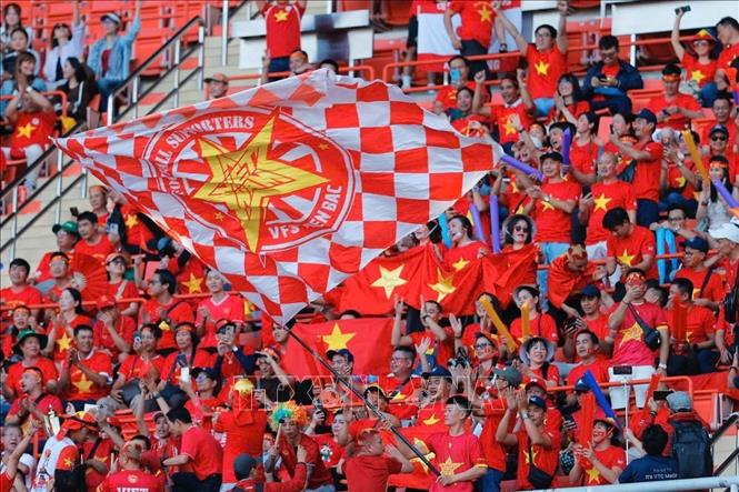 Rất đông cổ động viên đã có mặt tại sân vận động Quốc gia Rajagangmala cổ vũ cho đội U22 Việt Nam. Ảnh: Minh Quyết - PV TTXVN tại Thái Lan