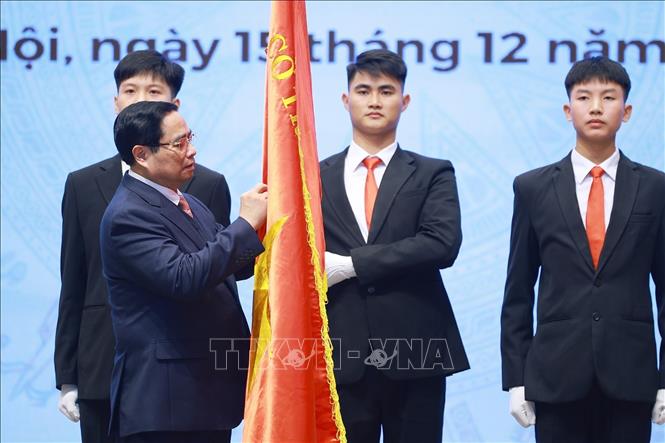 Thủ tướng Phạm Minh Chính trao Huân chương Lao động hạng Nhất cho Uỷ ban Biên giới quốc gia. Ảnh: Dương Giang – TTXVN
