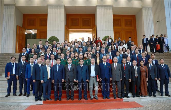 Thủ tướng Phạm Minh Chính với các đại biểu dự Lễ kỷ niệm 50 năm thành lập Uỷ ban Biên giới quốc gia. Ảnh: Dương Giang – TTXVN