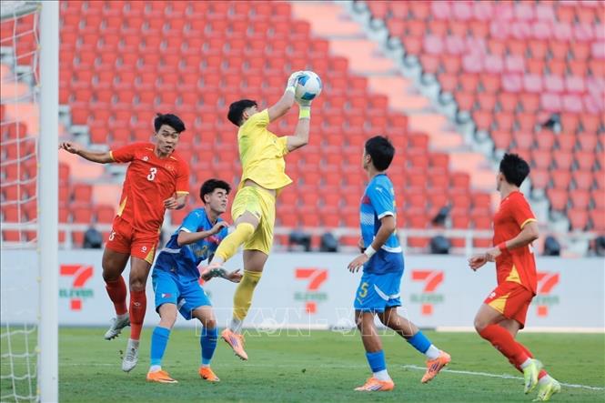 U22 Việt Nam liên tiếp vây hãm khung thành của U22 Philippines. Ảnh: Minh Quyết - PV TTXVN tại Thái Lan