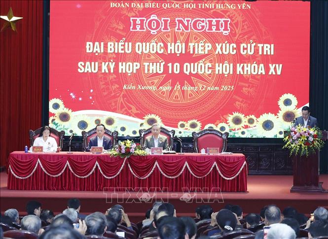 Tổng Bí thư Tô Lâm cùng các thành viên Đoàn đại biểu Quốc hội tỉnh Hưng Yên tiếp xúc cử tri 3 xã Kiến Xương, Lê Lợi, Quang Lịch. Ảnh: Thống Nhất – TTXVN