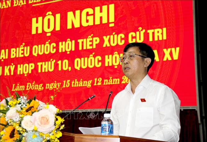 Ông Nguyễn Hữu Thông, đại biểu Quốc hội tỉnh Lâm Đồng báo cáo kết quả giải quyết kiến nghị của cử tri trước kỳ họp thứ 10, Quốc hội khóa XV. Ảnh: Hồng Hiếu - TTXVN